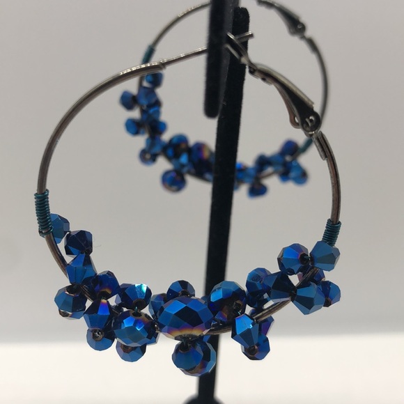 Hoop earrings with Bead Wrap - Picture 3 of 6